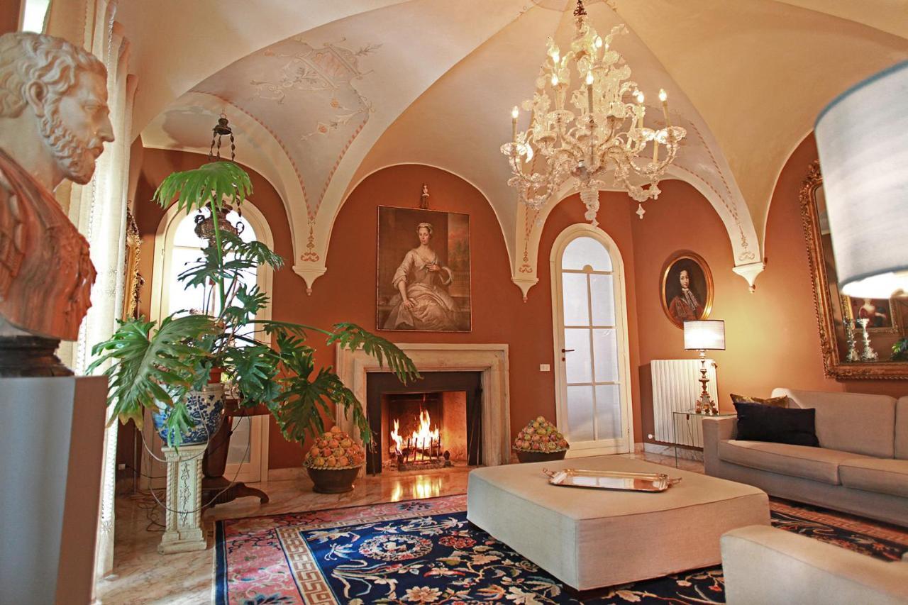B&B Alla Mezza Luna Lonato Buitenkant foto